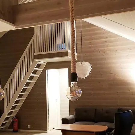 Akselhuset-Koselig Hus Rett Ovenfor Kaikanten Midt I Lofoten Sennesvik Exterior photo