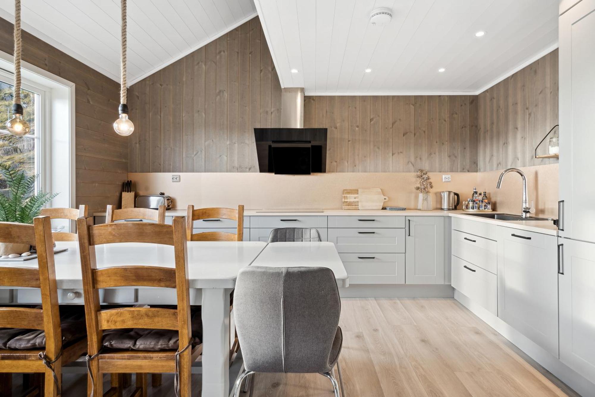 Holiday home Akselhuset-koselig Hus Rett Ovenfor Kaikanten Midt I Lofoten Sennesvik