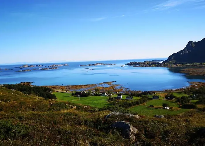 Akselhuset-Koselig Hus Rett Ovenfor Kaikanten Midt I Lofoten