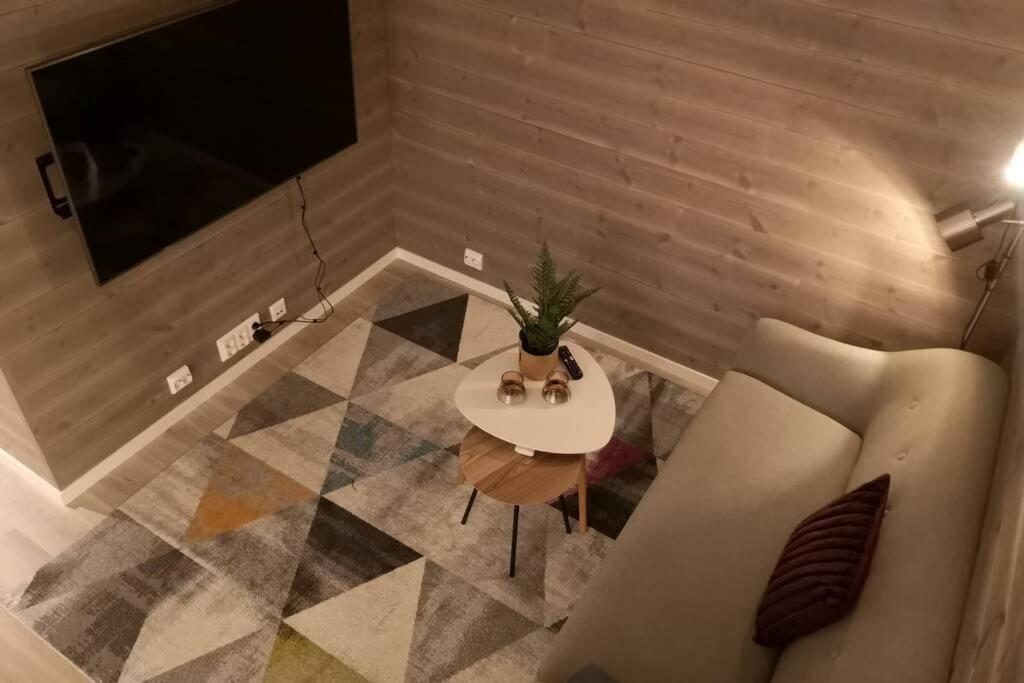 Akselhuset-koselig Hus Rett Ovenfor Kaikanten Midt I Lofoten Holiday home Sennesvik