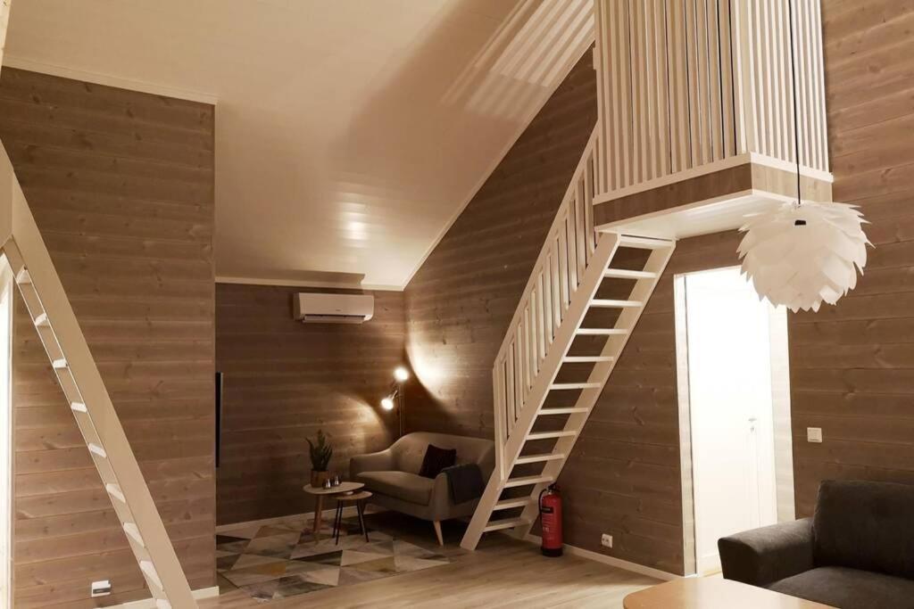 Akselhuset-koselig Hus Rett Ovenfor Kaikanten Midt I Lofoten * Sennesvik