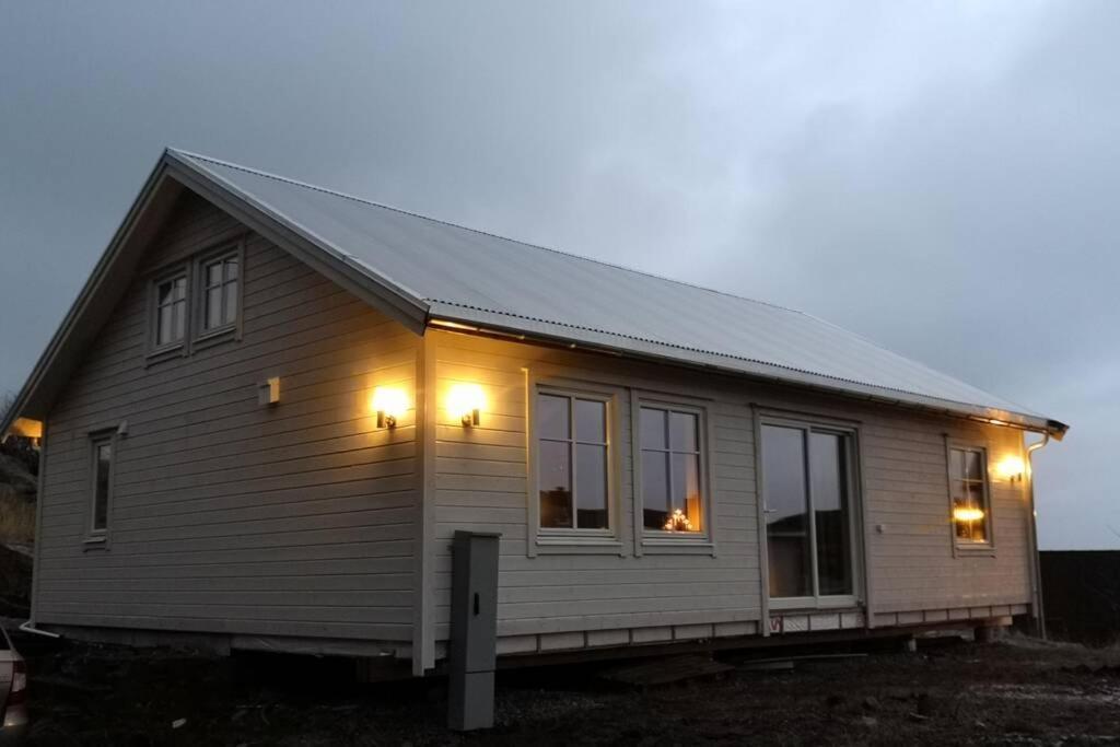 Akselhuset-koselig Hus Rett Ovenfor Kaikanten Midt I Lofoten * Sennesvik