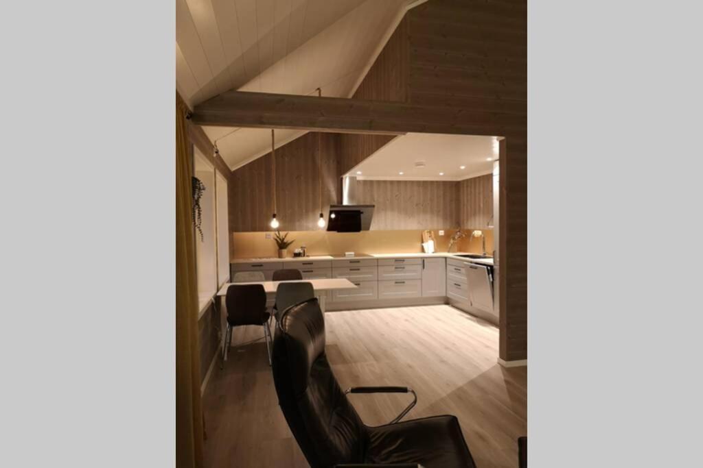 Akselhuset-koselig Hus Rett Ovenfor Kaikanten Midt I Lofoten Holiday home Sennesvik