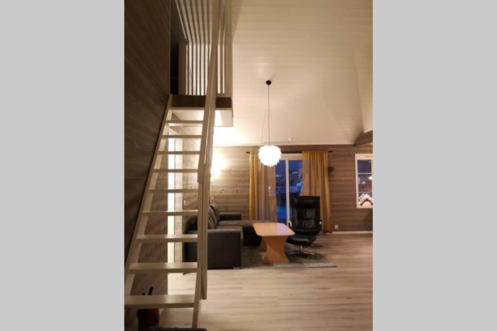 Akselhuset-koselig Hus Rett Ovenfor Kaikanten Midt I Lofoten *
