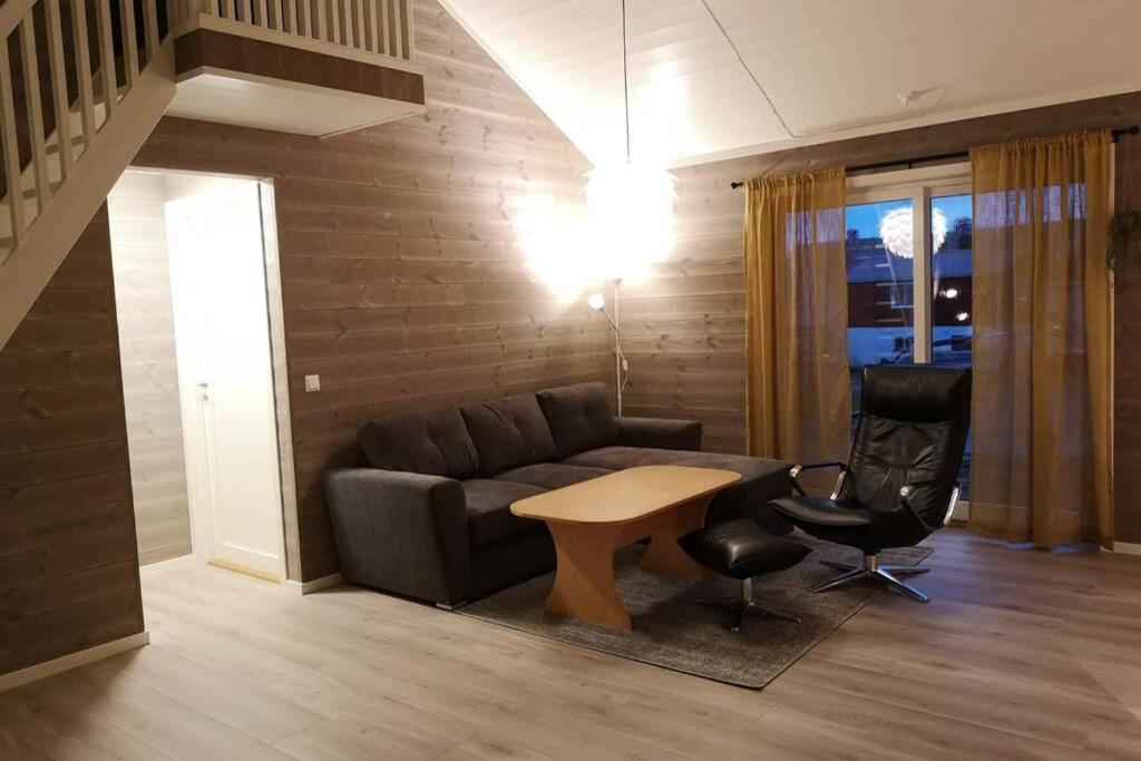 Akselhuset-koselig Hus Rett Ovenfor Kaikanten Midt I Lofoten