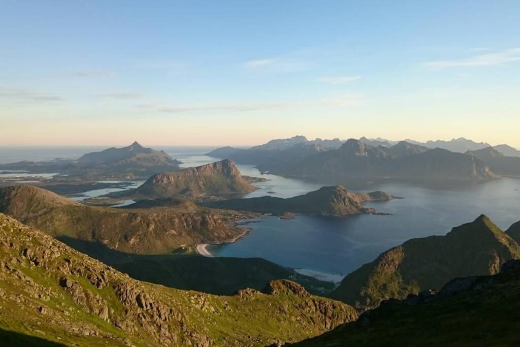 Akselhuset-koselig Hus Rett Ovenfor Kaikanten Midt I Lofoten Holiday home Sennesvik
