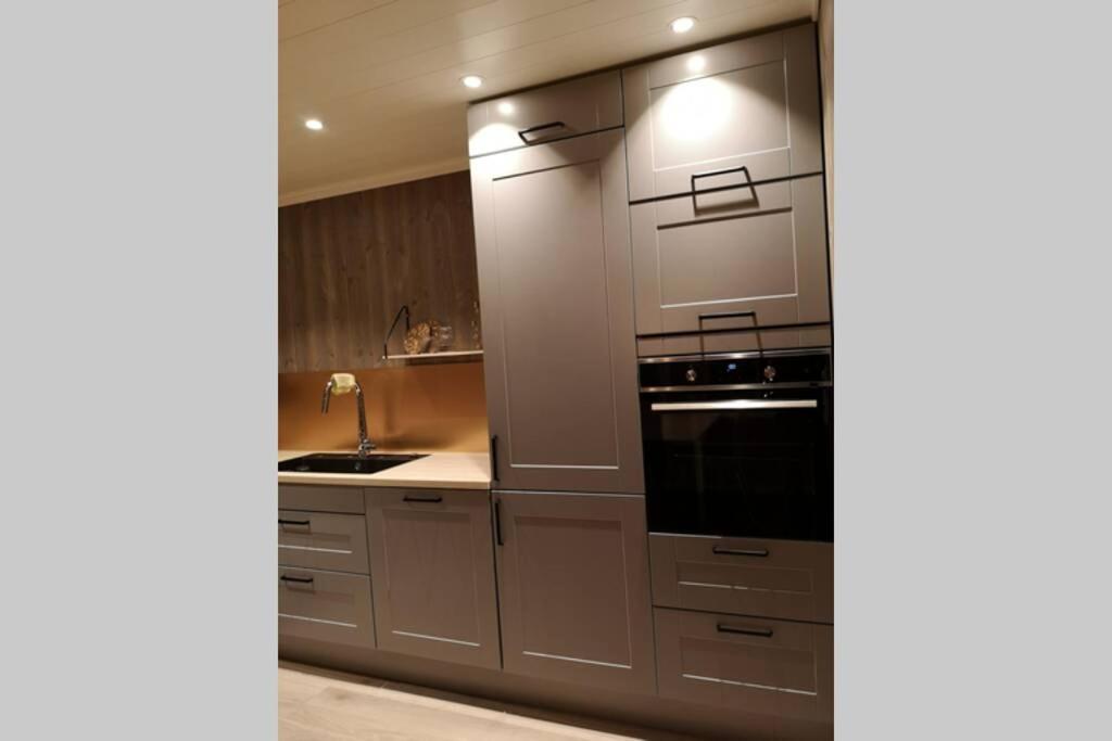 Holiday home Akselhuset-koselig Hus Rett Ovenfor Kaikanten Midt I Lofoten Sennesvik