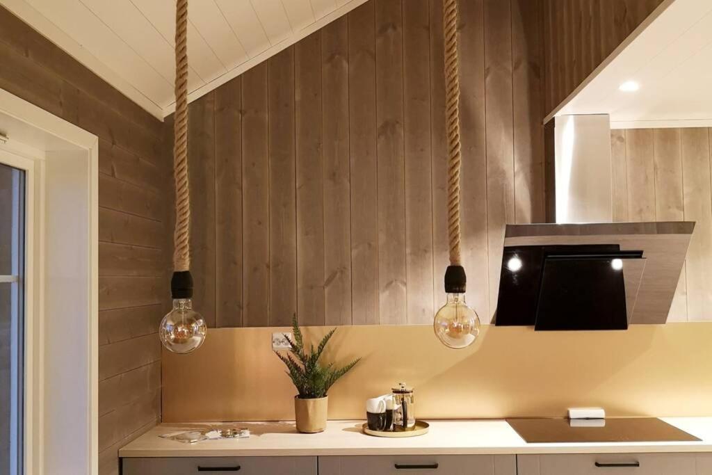 Akselhuset-koselig Hus Rett Ovenfor Kaikanten Midt I Lofoten Holiday home