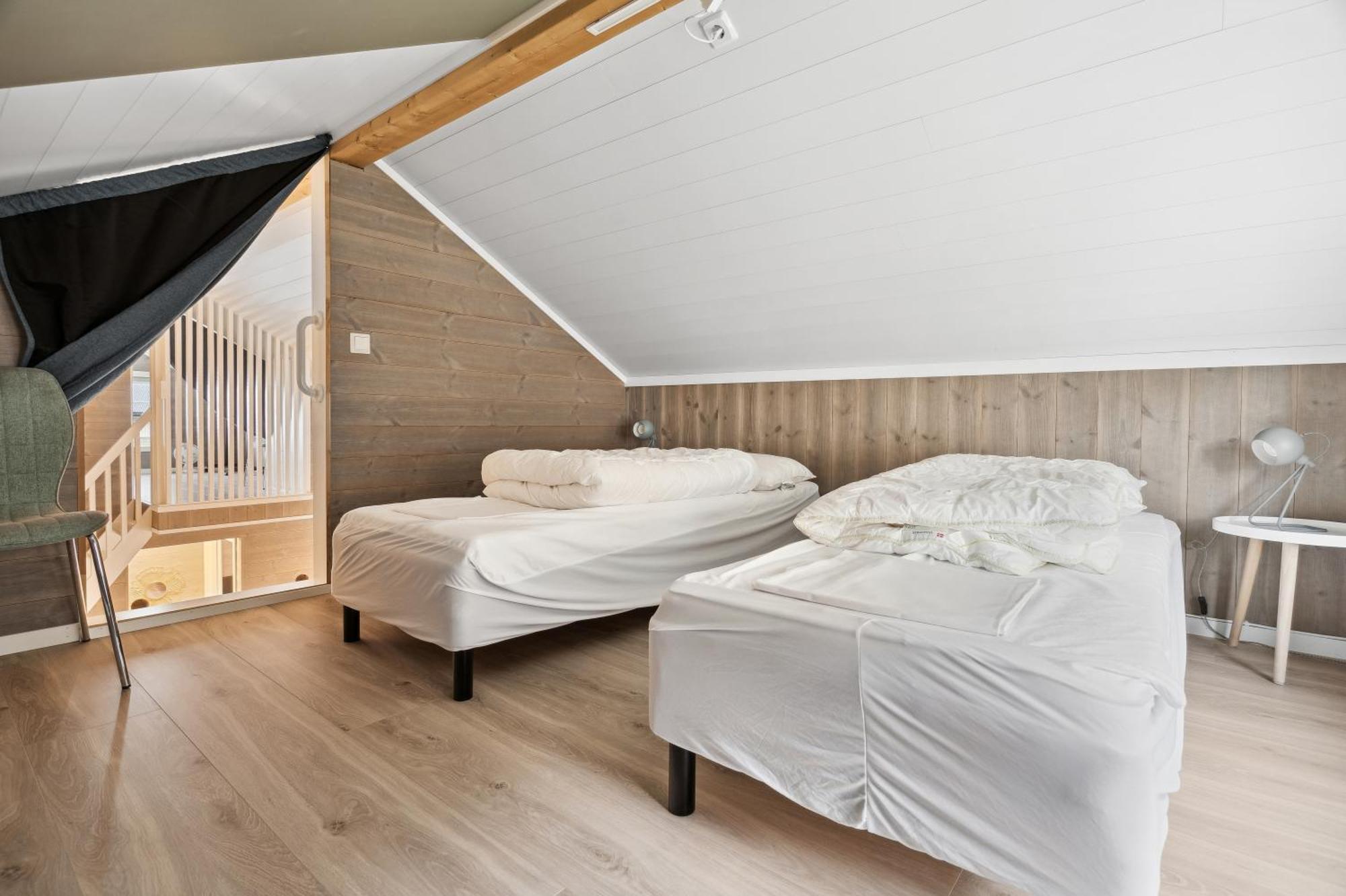 Akselhuset-koselig Hus Rett Ovenfor Kaikanten Midt I Lofoten Sennesvik
